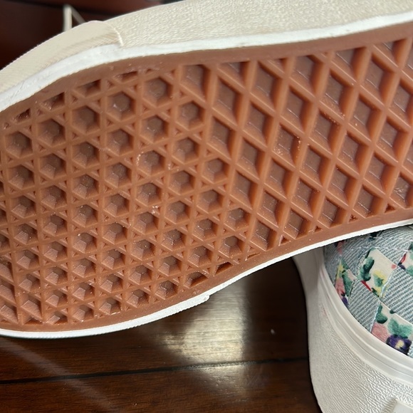 #30S NEW WITH TAGS VANS WOVEN FLORAL MULTI STACKFORM SNEAKERS - Picture 10 of 11
